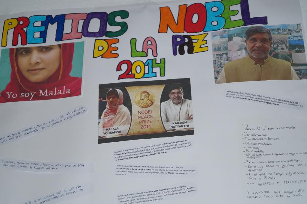 CARTEL EN PASILLO (5)